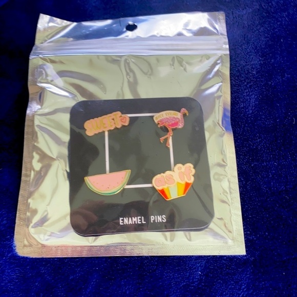 NWT Set of 4 Macy’s Enamel Decorative Pins - Picture 1 of 3